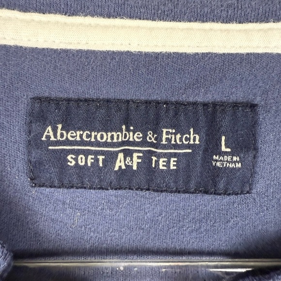Men’s Abercrombie and fitch Tshirt size large preowned button detail - Picture 4 of 8